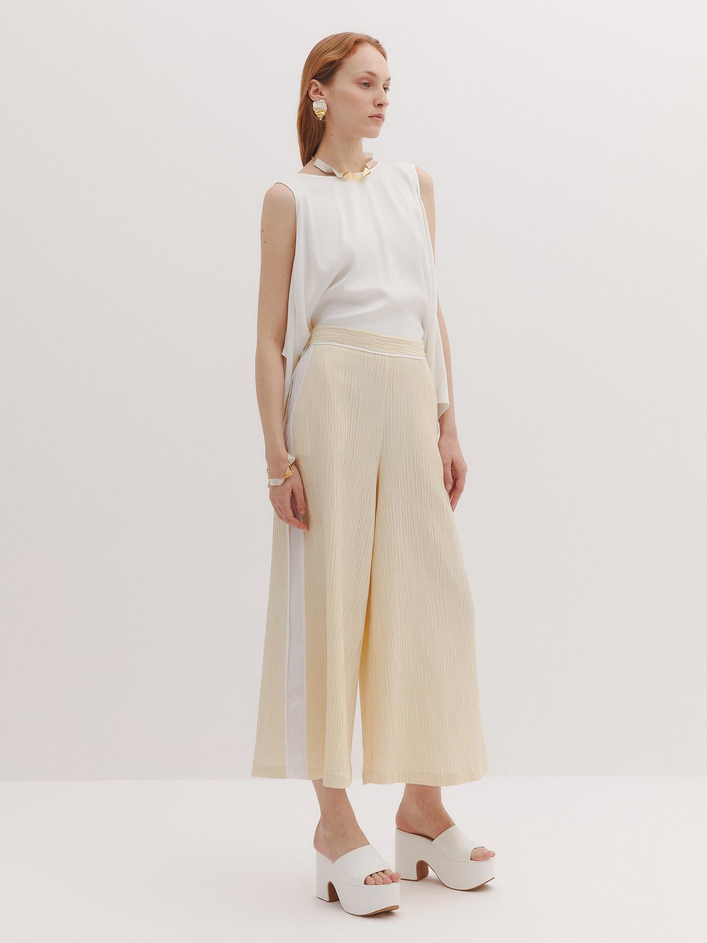 Piping Detailed Wide Leg Trousers